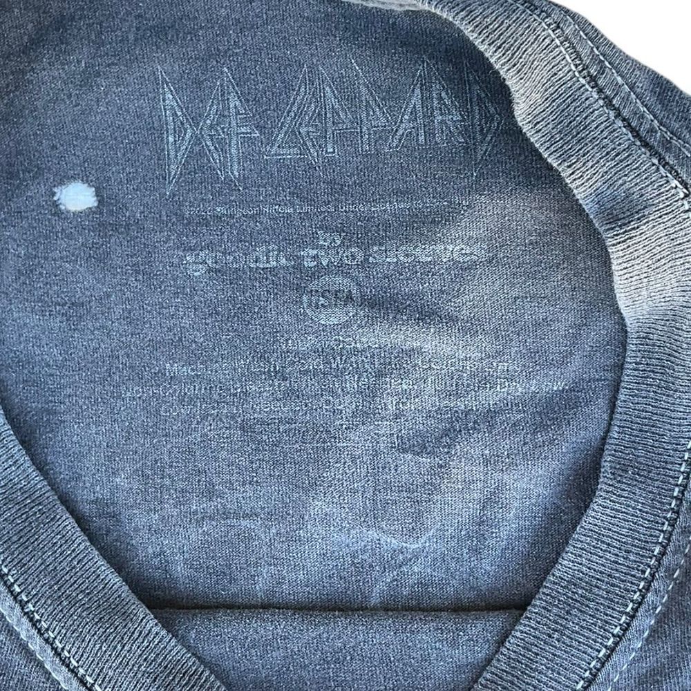 🧨 Def Leppard “Love Bites” Tee 🦷 Distressed Vintage Rock Shirt (XL) - Picture 4 of 6